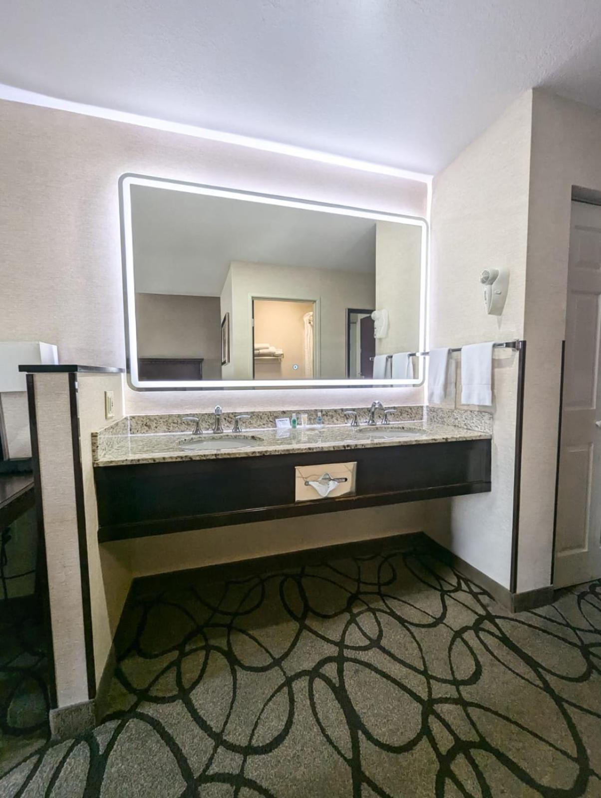 คอมฟอร์ท สวีทส์ แอร์พอร์ต Hotel ซอลต์เลคซิตี้ ภายนอก รูปภาพ
